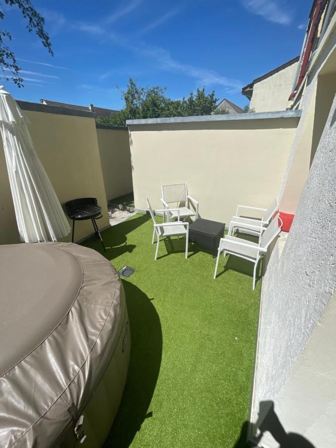 Zekri Apartment Livry Gargan Bagian luar foto