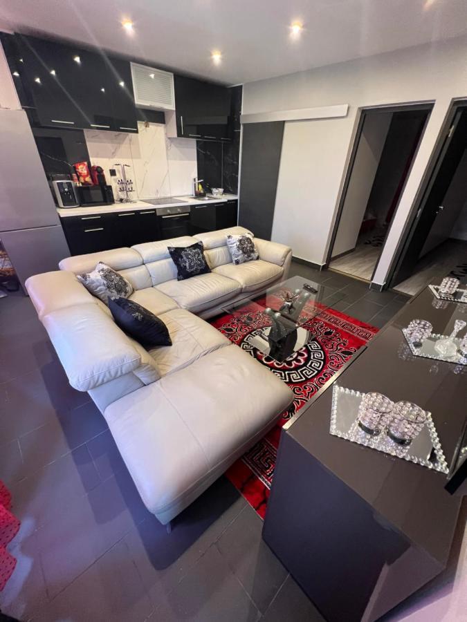 Zekri Apartment Livry Gargan Bagian luar foto